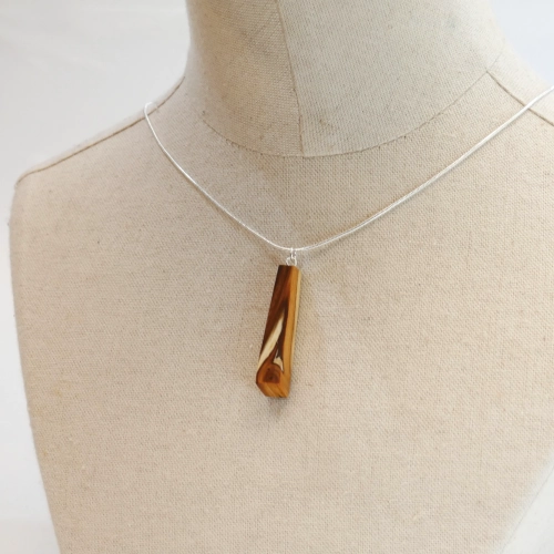 Yew Geometric Pendant Necklace - Image 2